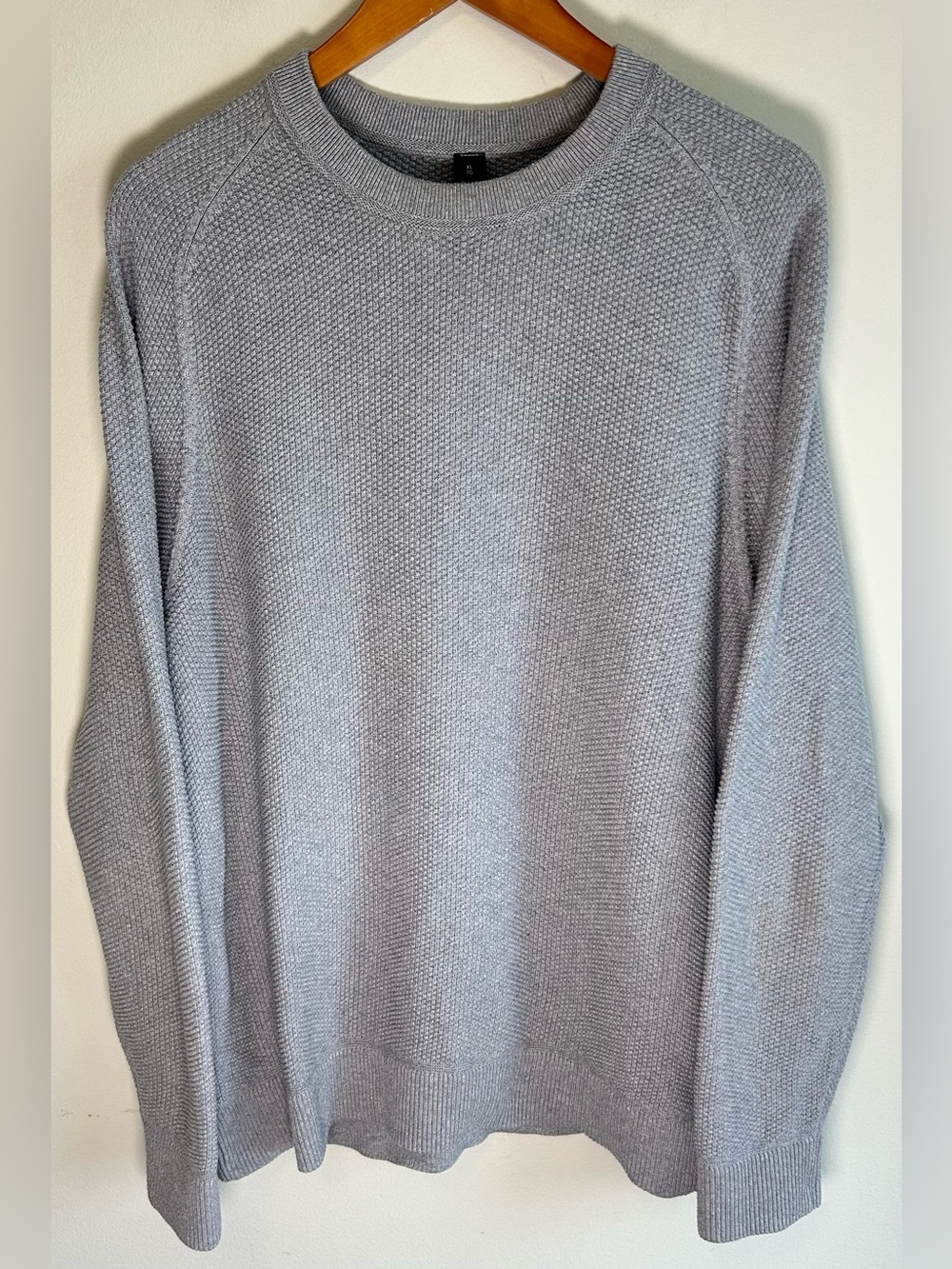 Lululemon Men’s Textured Knit Crewneck Sweater Size XL Gray Cotton Blend Waffle